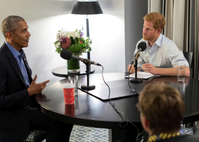 "Man pietrūkst šī darba, jo tas bija aizraujošs," intervijā princim Harijam atklāj Obama