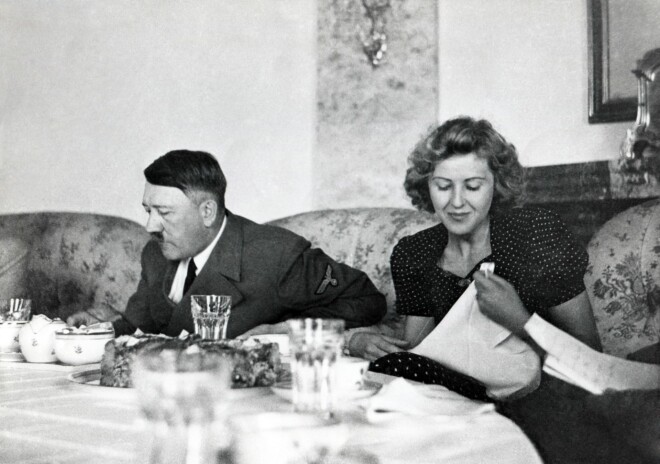 Ādolfs Hitlers un Eva Brauna.
