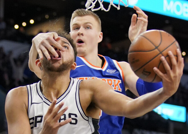 Porziņģim 18 punkti un seši bloķēti metieni, tomēr "Knicks" zaudē Bertāna pārstāvētajai "Spurs"