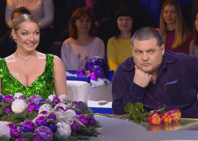 «Давай поженимся!»: Лариса Гузеева упрекнула Анастасию Волочкову за откровенное декольте
