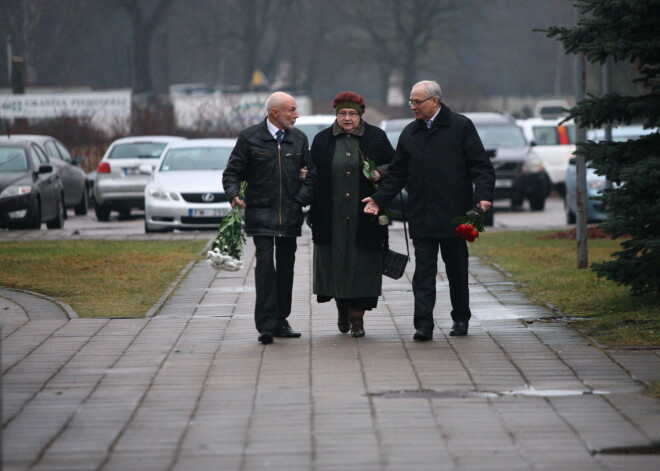 2017. gada 29. decembrī radi, draugi un kolēģi atvadījās no kinoforuma "Arsenāls" tēva Augusta Sukuta, kurš viņā saulē devās 70 gadu vecumā.