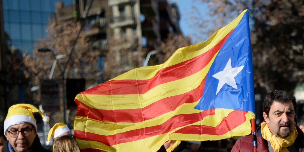 Spānija Katalonijas krīzes dēļ "zaudējusi miljardu eiro", paziņo ministrs