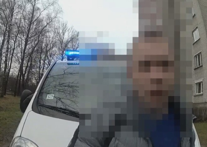 Video: dzērājšoferu "pārliecinošie" stāsti Rīgas policistiem