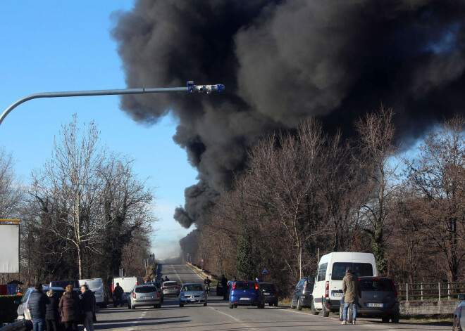 Autoavārijā Itālijā seši bojāgājušie, tostarp divi bērni