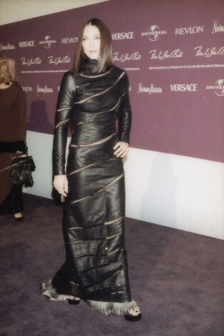 1998. gads. Madonna ierodas uz krūts vēža izpētes atbalsta pasākumu Holivudā.