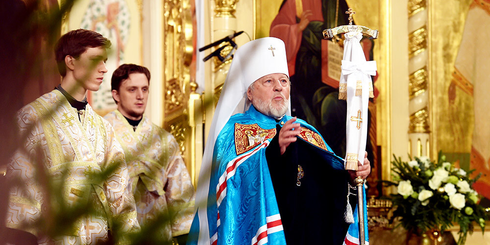 Rīgas un visas Latvijas metropolīts Aleksandrs vada pareizticīgo Ziemassvētkiem veltīto dievkalpojumu Rīgas Kristus Piedzimšanas katedrālē.