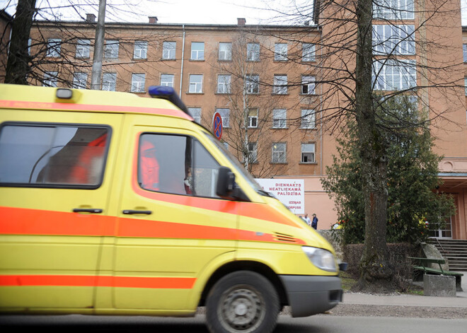 Pierīgā hospitalizē bezsamaņā esošu vīrieti ar ķermeņa temperatūru 29 grādi