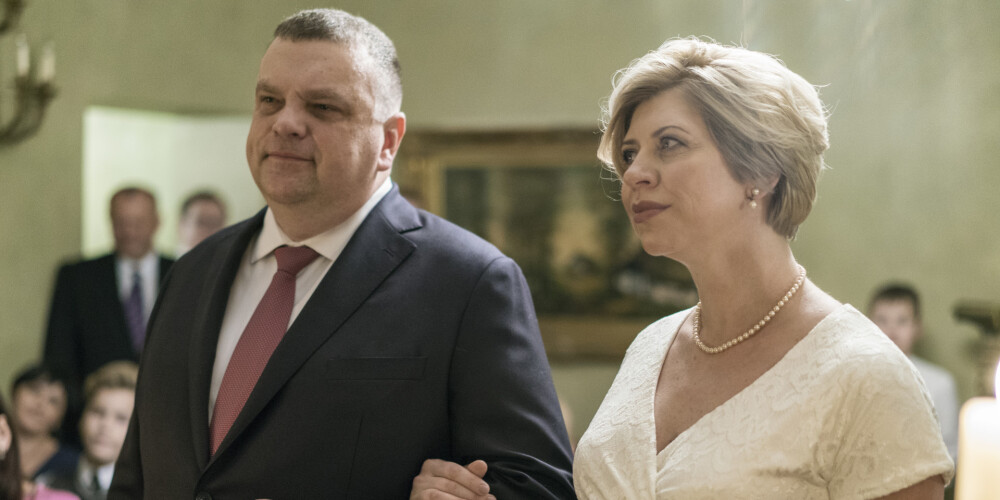 Veselības ministre Anda Čakša apprecas Liepupes muižā