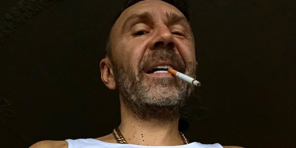 Сергей Шнуров пробует бросить курить на роскошном курорте