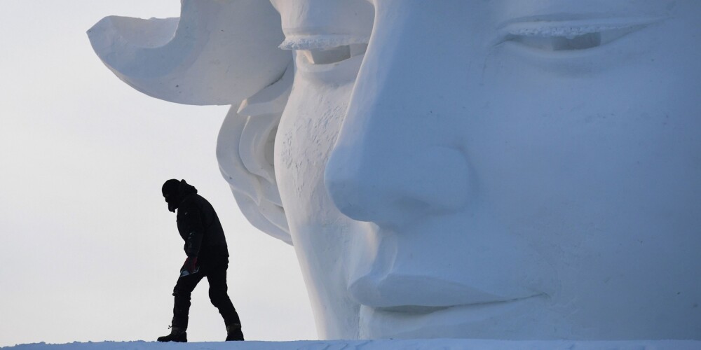 Ķīna pārsteidz ar fantastiskiem skatiem: atklāts pasaulē lielākais ikgadējais ledus skulptūru festivāls