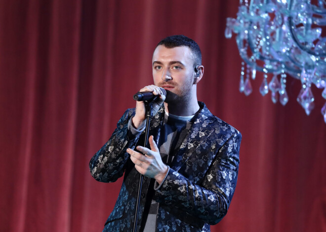 Dziedātājs Sems Smits gatavojas kāzām ar savu draugu