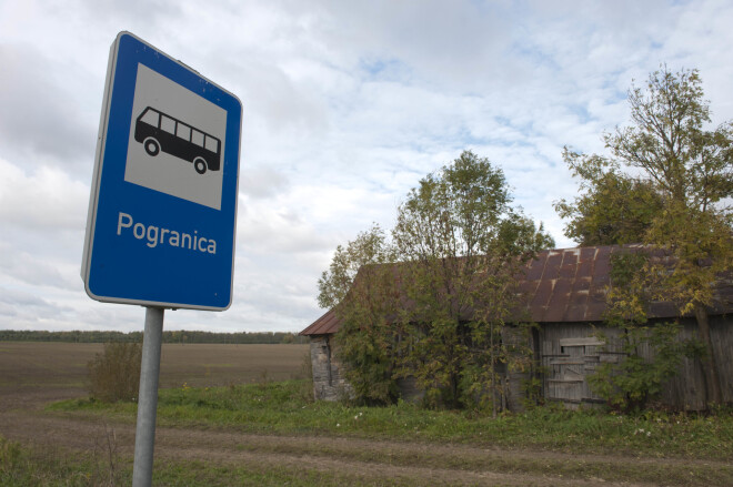 Pašvaldības protestē pret sabiedriskā transporta tīkla samazināšanu, kas vēl vairāk veicinās lauku novadu izmiršanu.