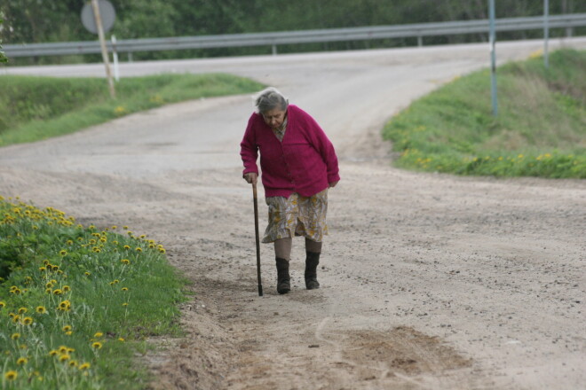 Autobusu likvidēšana tūkstošiem Latvijas lauku iedzīvotāju, sevišķi vecākā gadagājuma cilvēku, draud ar viņu pamešanu ceļmalā.