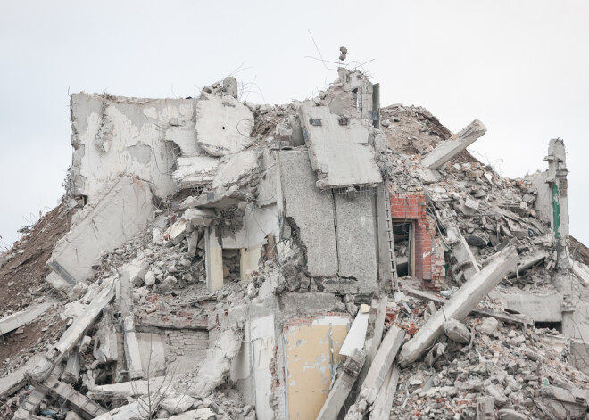 Pagājušā gada rudenī beidzot tika nojaukta par “Imantas rēgu” dēvētā rūpnīcas “Radiotehnika” ēka Kurzemes prospektā 3b. Lēmums par 13 stāvus augstā nama nojaukšanu pieņemts pēc tam kad Rīgas dome to atsevišķus citus kādreizējās rūpnīcas teritorijā esošus objektus klasificējusi kā graustus.