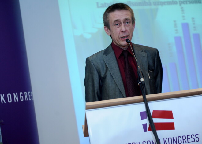 "Nepilsoņu kongresa" līdera mājās atrastās lodes viņš sauc par speciāli piespēlētām