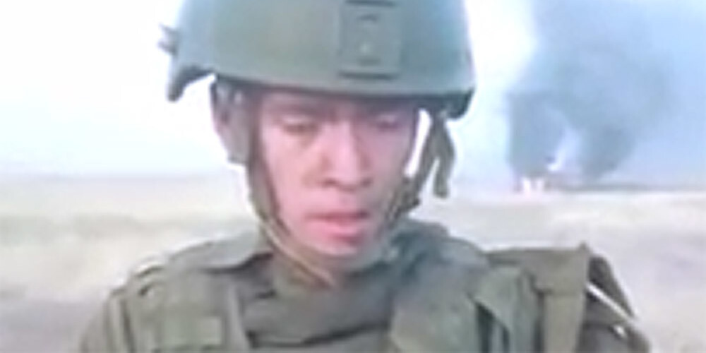 Karavīrs Krievijā mēģina uzsildīt sauso pārtiku un nejauši sadedzina bruņutransportieri