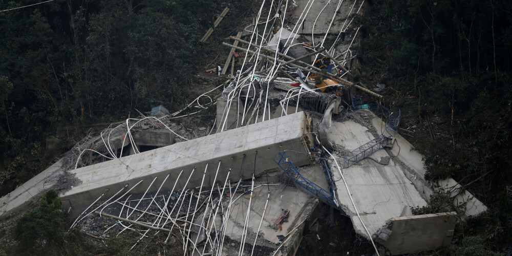 Строящийся мост в Колумбии рухнул и похоронил под завалами 10 человек