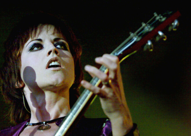 "The Cranberries" solistes pēkšņo nāvi sauc par neizskaidrojamu; viņai bijuši bipolārie traucējumi