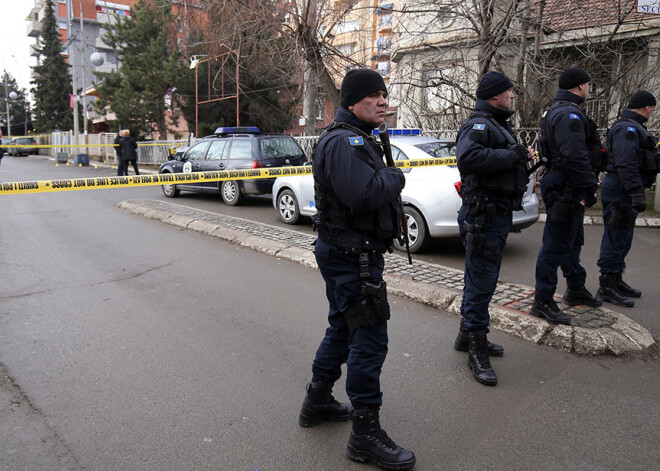 No garām braucoša auto nošauts Ziemeļkosovas serbu politiskais līderis