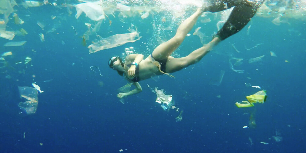 Līdz 2050. gadam okeānos būs vairāk plastmasas nekā zivju; ES izvirza stingrus mērķus