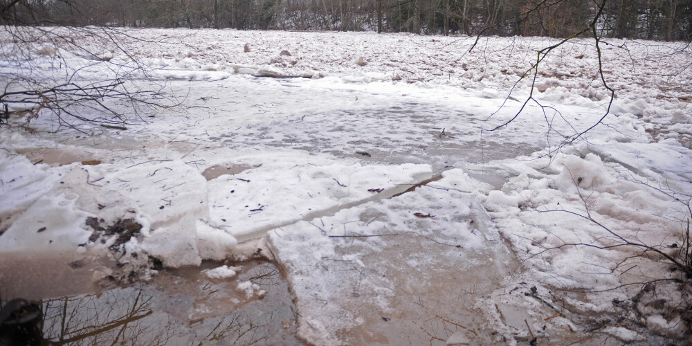 Daugavā, Lielupē un Ventā izveidojušies kilometriem gari ledus sablīvējumi