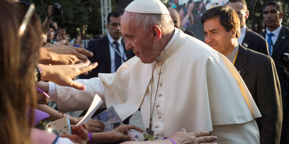 Pāvests Čīlē lūdz piedošanu par pedofilijas skandāliem, tiekas ar upuriem