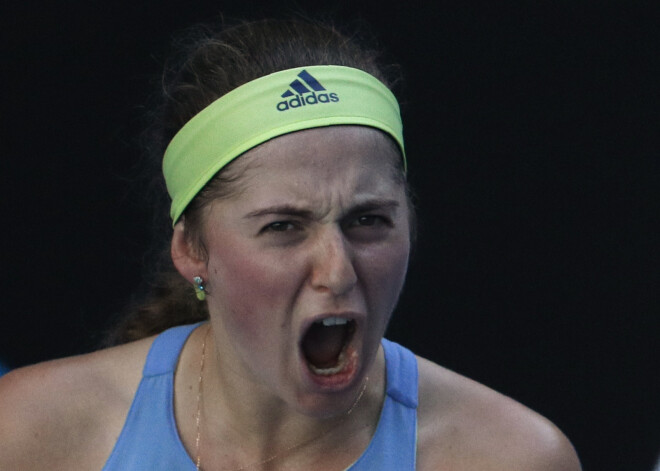 Aļona Ostapenko dramatiskā cīņā pirmo reizi karjerā sasniedz "Australian Open" trešo kārtu