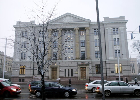 Ārlietu ministrijas darbinieki saņēmuši dāsnas prēmijas - pat līdz 4598 eiro
