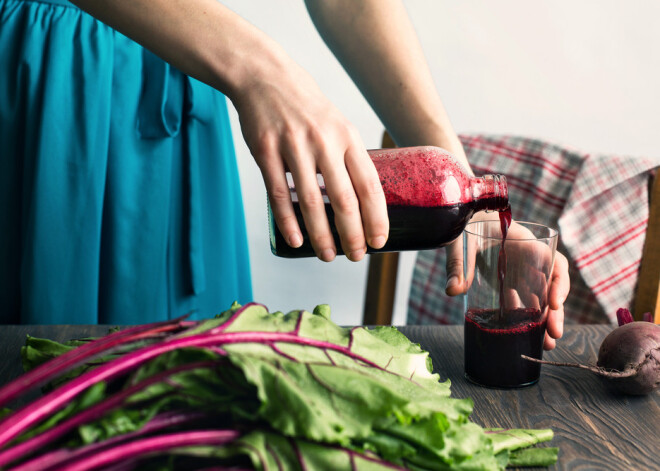 Vai biešu sula pēc izspiešanas jāpatur ledusskapī? Skaidro fitoterapeite