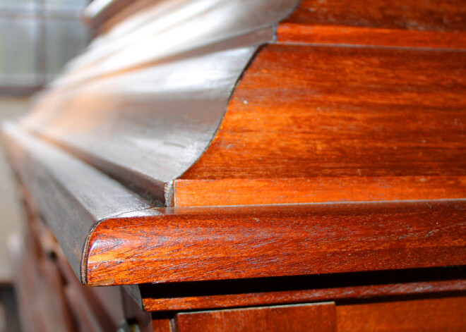 В Африке мертвая женщина родила в гробу