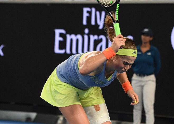 Kad kāja sāp un rakete lido pret zemi. Mūsu Aļona pēc zaudējuma talantīgajai igaunietei Kontaveitai izstājas no "Australian Open"