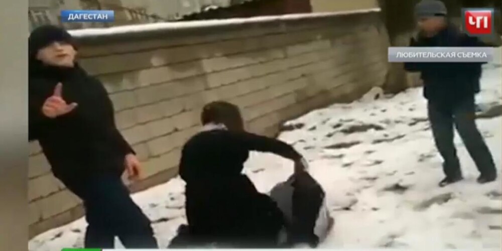 Шок! Дагестанские подростки сняли на видео жестокое избиение сверстницы