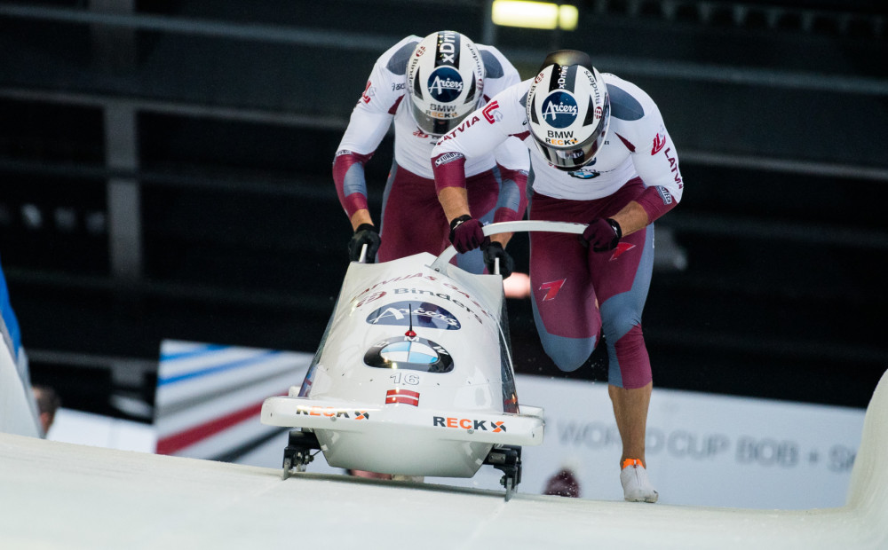 Visi trīs Latvijas bobsleja divnieki pirmajā astotniekā Pasaules kausa pēdējā posmā