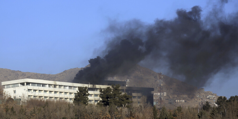 Ķīlnieku krīze Kabulas luksusa viesnīcā ilgusi 13 stundas; uzbrucēji nogalināti