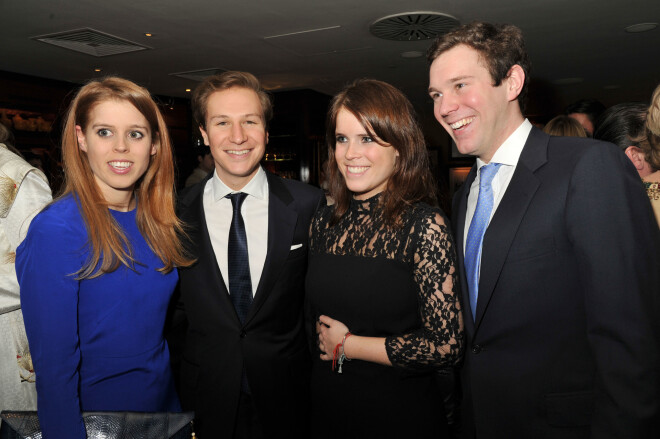 Princese Eiženija bijusi dziļi satriekta, kad 2016. gada augustā uzzinājusi par māsas princeses Beatrises šķiršanos no ilggadējā drauga Deiva Klārka. Viņa lūgusi savam draugam Džekam apsolīt, ka viņu attiecības nepiedzīvo līdzīgu iznākumu. Attēlā (no kreisās): princese Beatrise, Deivs Klārks, princese Eiženija un Džeks Brūksbenks 2013. gadā.