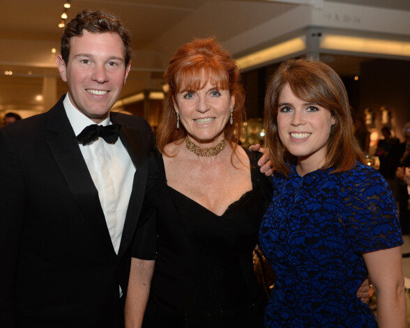 Eiženijas ģimene Džeku jau sen pieņēmusi kā vienu no savējiem. Pāris bieži redzēts izejam sabiedrībā kopā ar Eiženijas mammu Jorkas hercogieni Sāru Fērgusoni.