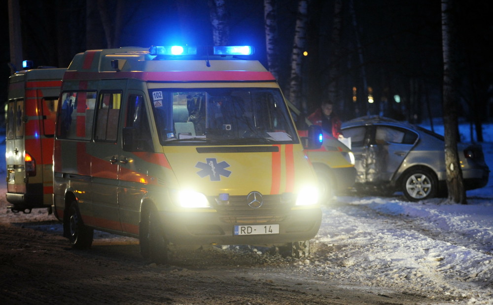 Traģiskā avārijā uz Daugavpils šosejas dzīvību zaudējis jauns vīrietis