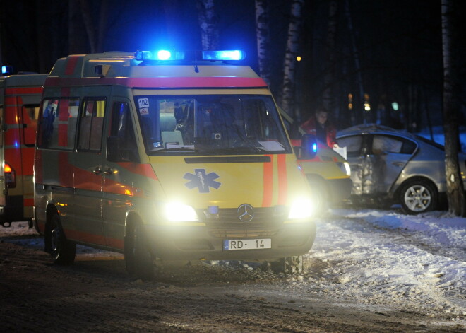 Traģiskā avārijā uz Daugavpils šosejas dzīvību zaudējis jauns vīrietis