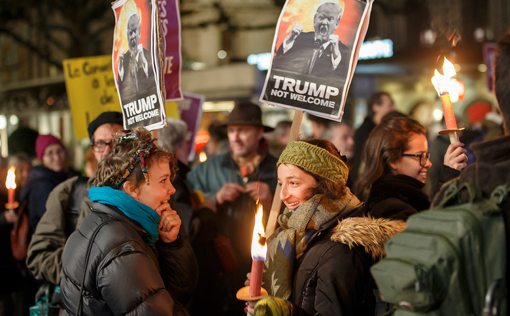 Šveicē protestē pret Trampa dalību Davosas forumā