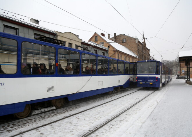 Rīga atvēl 1,75 miljonus pabalstos tiem cilvēkiem, kuri nespēj lietot sabiedrisko transportu