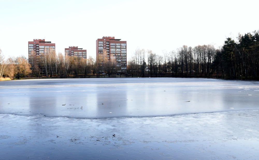 Izsludina izmaiņas par atrašanos uz dažu Rīgas ūdenstilpju ledus