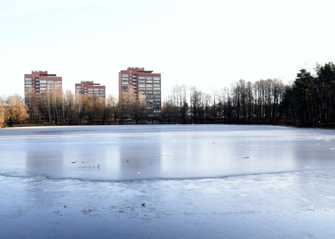 Izsludina izmaiņas par atrašanos uz dažu Rīgas ūdenstilpju ledus