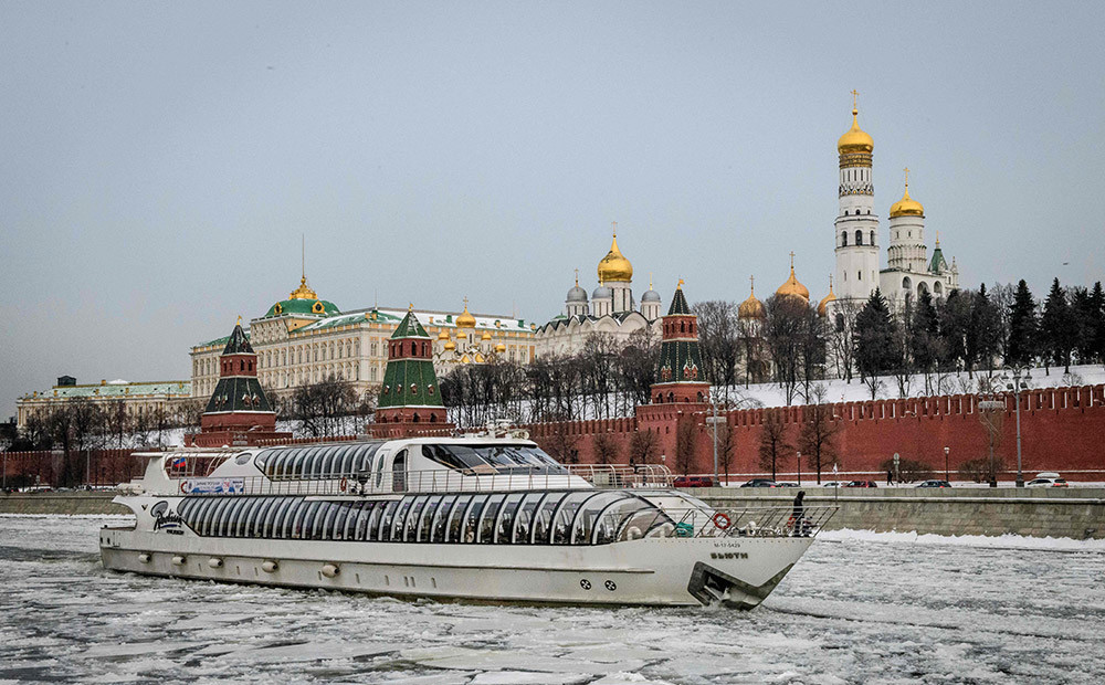 Kremlis paziņo, ka ASV ar jaunajām sankcijām mēģina ietekmēt Krievijas prezidenta vēlēšanas