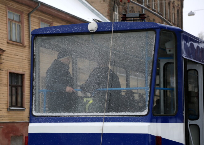 "Rīgas satiksme" skaidro šī rīta transporta kavēšanās iemeslus