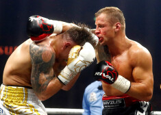 Mairis Briedis cīņā ar ukraini Oleksandru Usiku.