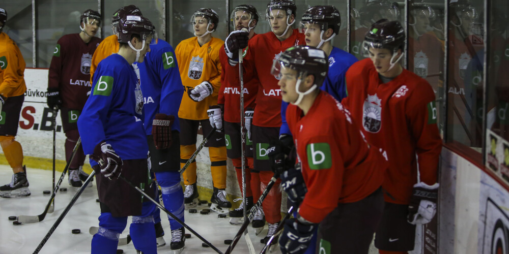 Latvijas hokeja izlase aizvada treniņu pirms spēles ar Kanādu bez vairākiem līderiem