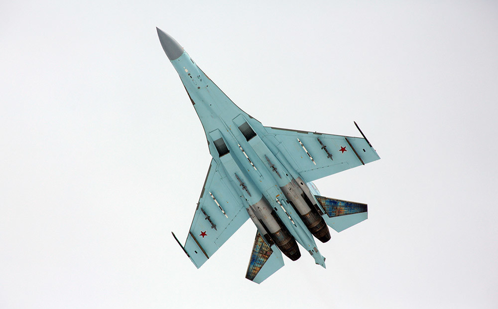 Latvijas robežas tuvumā konstatē Krievijas spēku lidmašīnu un desantkuģi