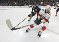 Girgensona gūti vārti mazākumā neglābj "Sabres" no kārtējās neveiksmes NHL čempionāta spēlē.