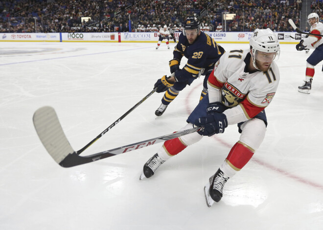 Girgensons gūst vārtus "Sabres" mazākumā