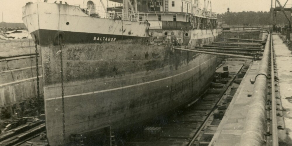 Liepājas muzejs ieguvis unikālas fotogrāfijas par Tosmares kuģu būvētavas darbu pirmās Latvijas brīvvalsts laikā.